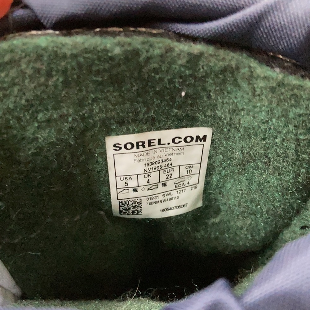 Sorel Kids Boots in Navy and Black - Picture 2 of 7